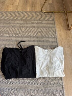 Hanes black and white two pack zip ups